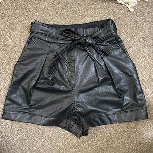 Express Black Faux Leather High-Waist Paperbag Shorts with Removable Belt Size 2